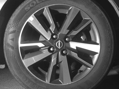 Used 2025 Nissan Versa SV image 13