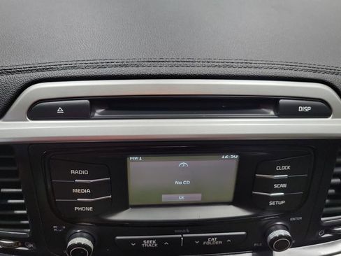 Used 2016 Kia Sorento LX image 6