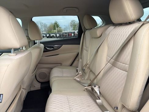 Used 2018 Nissan Rogue SV w/ Premium Package image 15