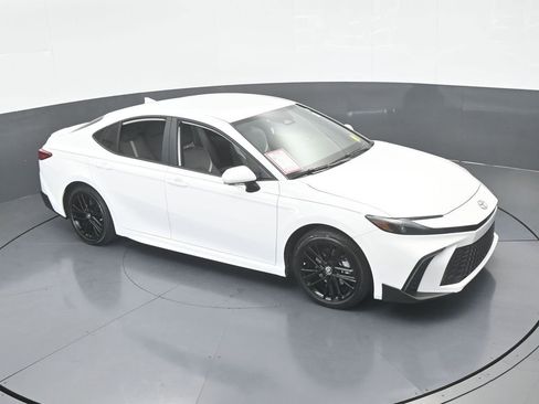 Used 2026 Toyota Camry SE w/ Convenience Package image 60