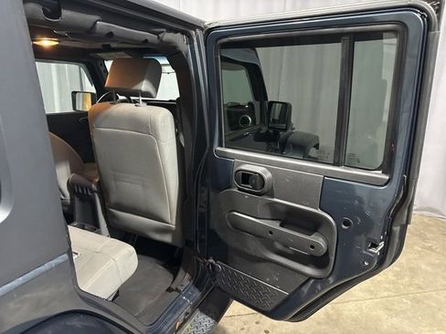 Used 2008 Jeep Wrangler Unlimited Sahara AWD/4WD image 9