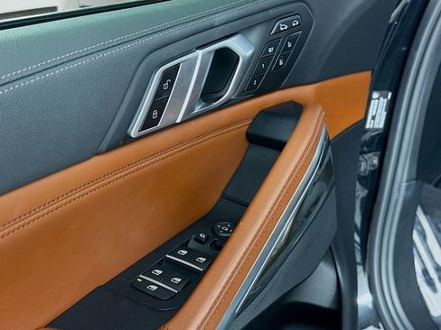 Used 2022 BMW X6 xDrive40i w/ Executive Package image 18