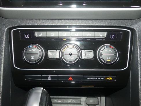 Used 2022 Volkswagen Atlas SEL AWD/4WD image 40