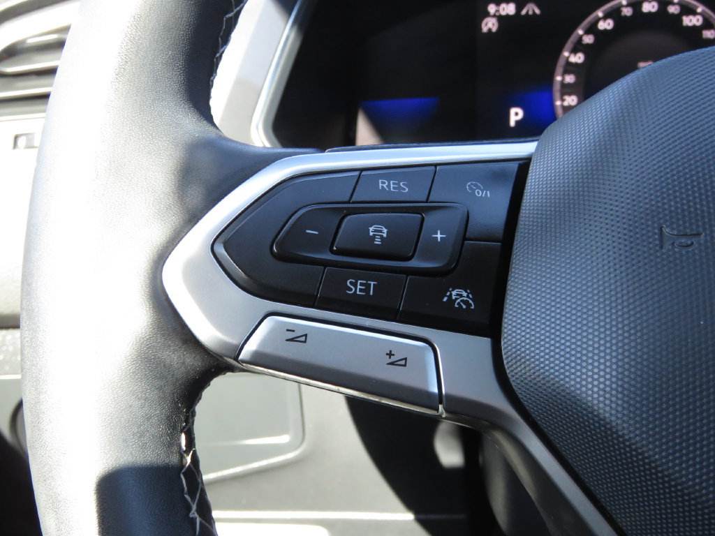 Used 2022 Volkswagen Tiguan SE AWD/4WD image 22
