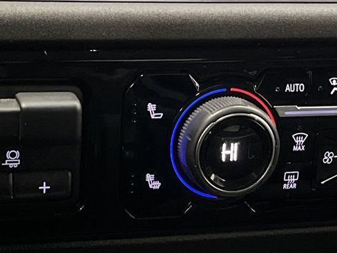 Used 2025 Chevrolet Silverado 1500 LT image 7