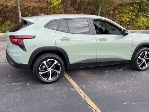 Used 2024 Chevrolet Trax RS image 8