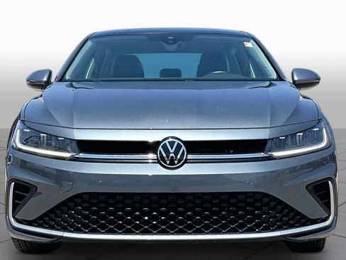 Used 2025 Volkswagen Jetta SE FWD image 4