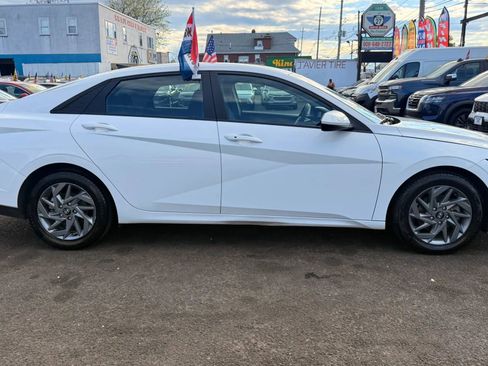 Used 2024 Hyundai Elantra SEL FWD image 11