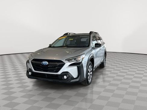 Used 2023 Subaru Outback Premium image 5