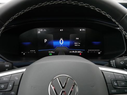 Certified 2024 Volkswagen Taos SE image 21