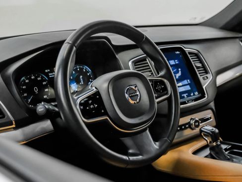 Used 2017 Volvo XC90 T6 Momentum w/ Vision Package image 11