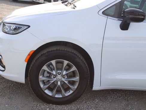 New 2026 Chrysler Pacifica Select image 7