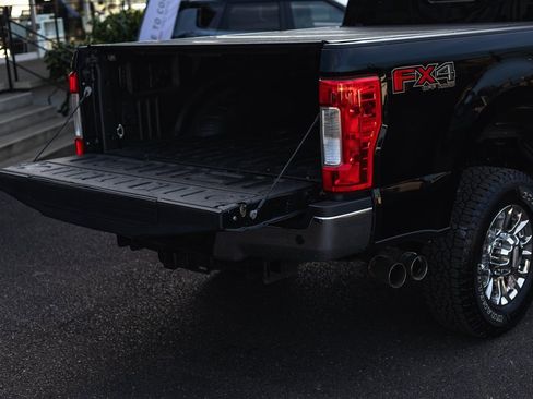 Used 2017 Ford F350 Lariat w/ Chrome Package image 9