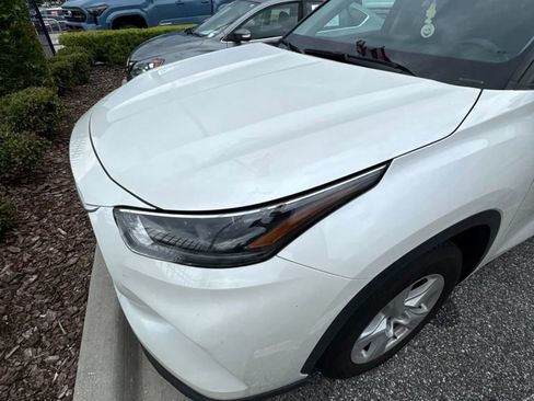 Used 2021 Toyota Highlander L FWD image 1