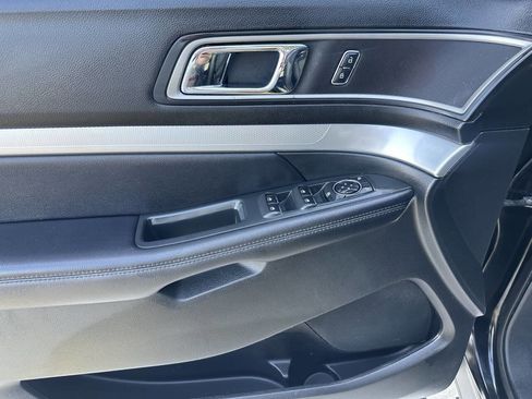 Used 2016 Ford Explorer XLT image 9
