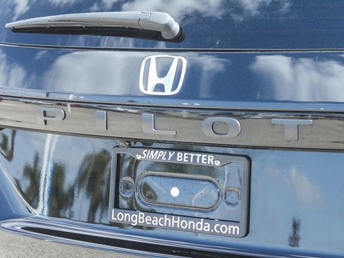 Used 2025 Honda Pilot EX-L image 11