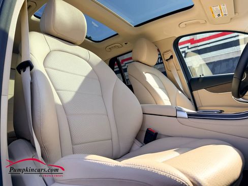 Used 2020 Mercedes-Benz GLC 300 GLC 300 4MATIC Sport Utility 4 image 17