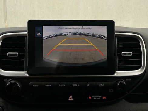 Used 2025 Hyundai Venue SEL image 32