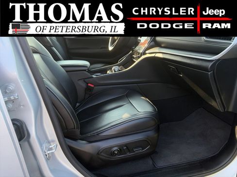Used 2025 Jeep Grand Cherokee L Limited w/ Black Appearance Package AWD/4WD image 27