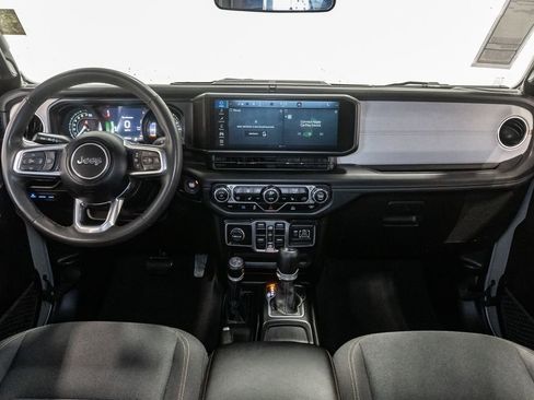 Used 2024 Jeep Wrangler Unlimited Sahara AWD/4WD image 28