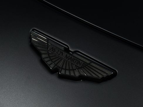 Used 2023 Aston Martin V8 Vantage Coupe RWD image 19