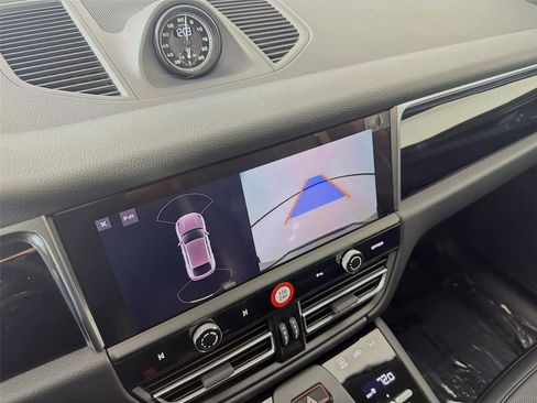 Certified 2025 Porsche Macan image 18