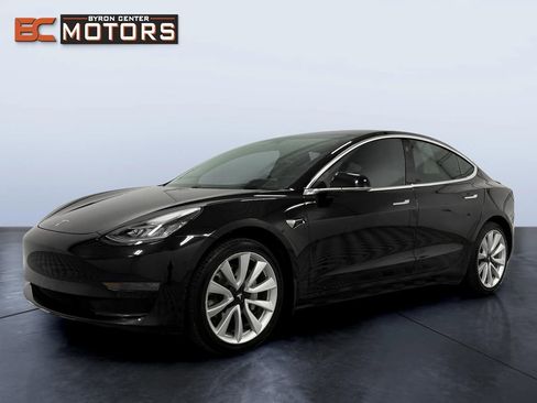 Used 2019 Tesla Model 3 Standard Range image 2