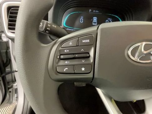 Used 2025 Hyundai Venue SE FWD image 20