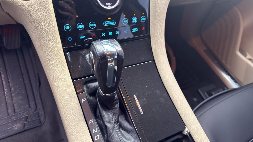 Used 2019 Ford Taurus Limited FWD image 14