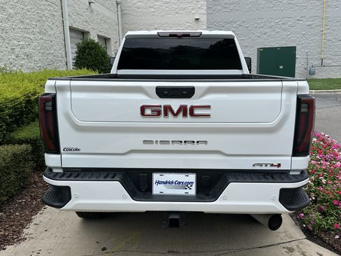 Used 2025 GMC Sierra 2500 AT4 AWD/4WD image 7