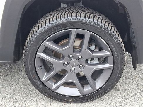 Used 2019 Jeep Renegade Limited w/ Quick Order Package 22P image 9