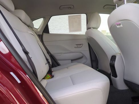 Used 2025 Hyundai Kona SEL FWD image 12