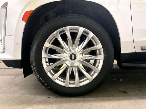 Used 2023 Cadillac Escalade Premium Luxury w/ Performance Package image 7