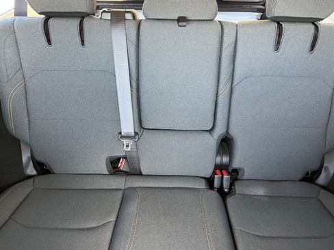 Used 2024 Jeep Wrangler Unlimited image 15