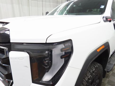 Used 2024 GMC Sierra 2500 AT4 w/ AT4 Preferred Package image 40