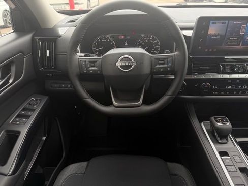 Certified 2026 Nissan Pathfinder SV FWD image 31
