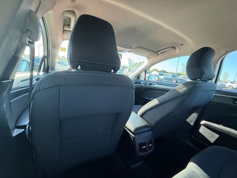 Used 2019 Ford Fusion SE FWD image 26