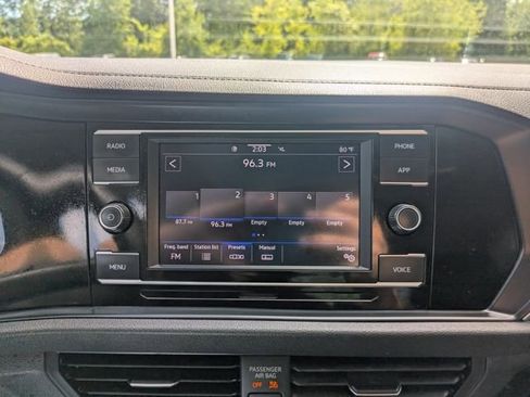 Used 2024 Volkswagen Jetta SE w/ Panoramic Sunroof Package image 24