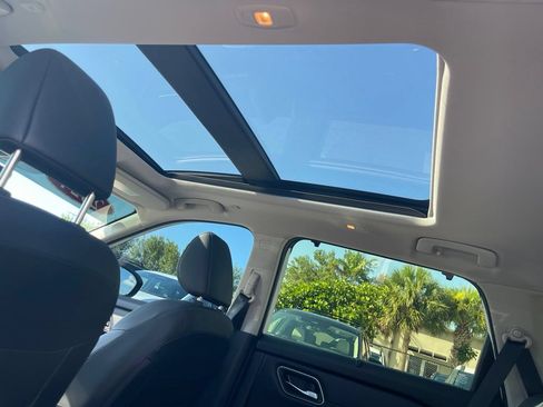 Certified 2024 Nissan Rogue Platinum w/ Platinum Premium Package AWD/4WD image 8