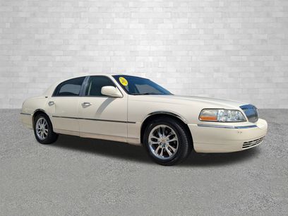 Used 2007 Lincoln Town Car Signature Limited