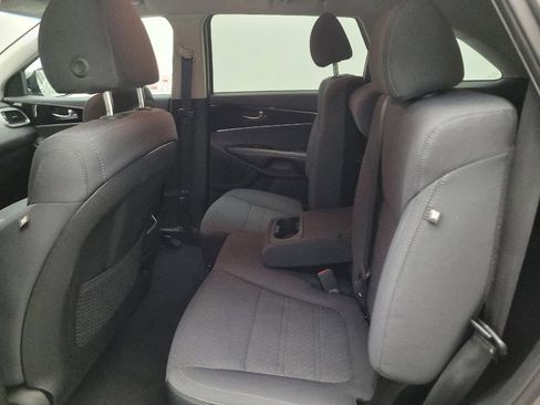 Used 2019 Kia Sorento LX image 18
