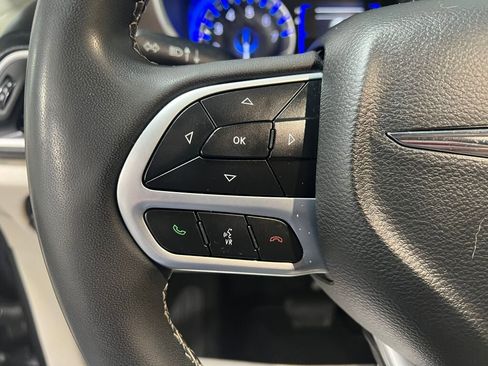 Used 2022 Chrysler Voyager LX image 11