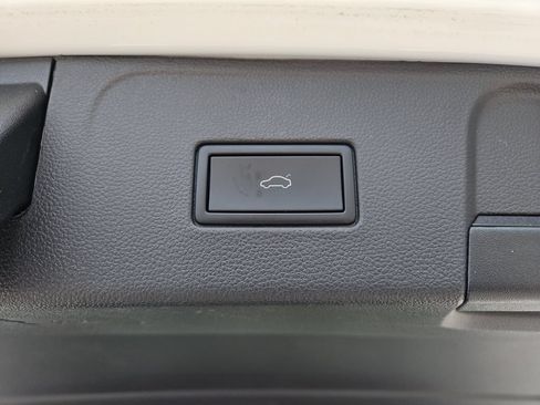 Used 2023 Volkswagen Atlas SE AWD/4WD image 16