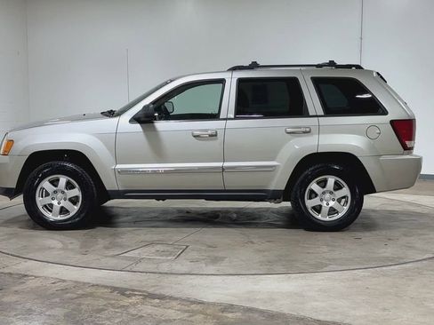 Used 2010 Jeep Grand Cherokee Laredo AWD/4WD image 5