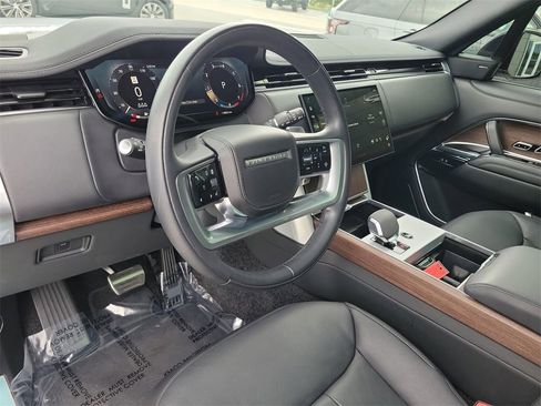 Certified 2024 Land Rover Range Rover SE image 25