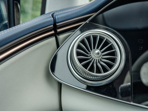 Used 2023 Mercedes-Benz EQS 580 4MATIC Sedan image 18