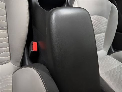 Used 2020 Chevrolet Equinox LS image 15