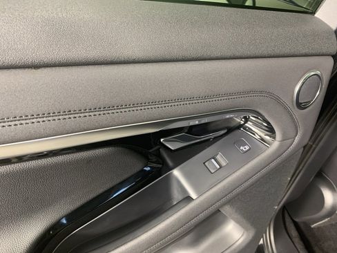 Used 2020 Land Rover Range Rover Evoque SE image 32