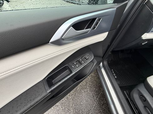 New 2026 Volkswagen Taos SE AWD/4WD image 32