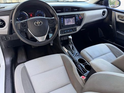Used 2018 Toyota Corolla LE image 2